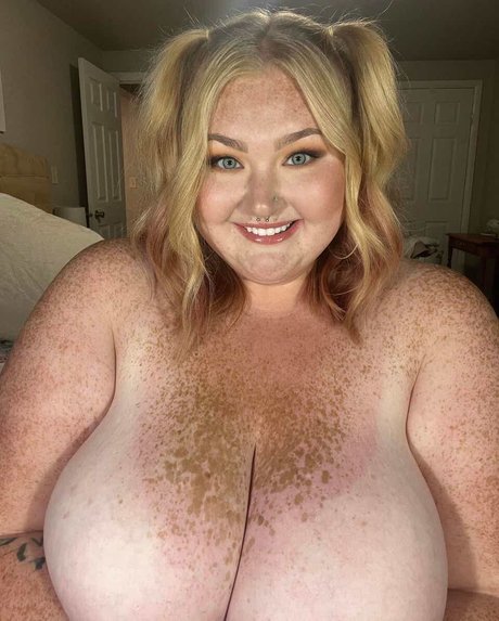 Kait Freckles セックスモデル 写真