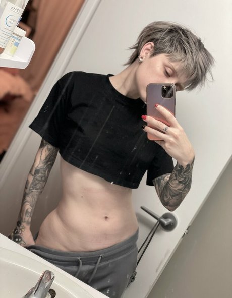Poisonne トップポルノスター 写真