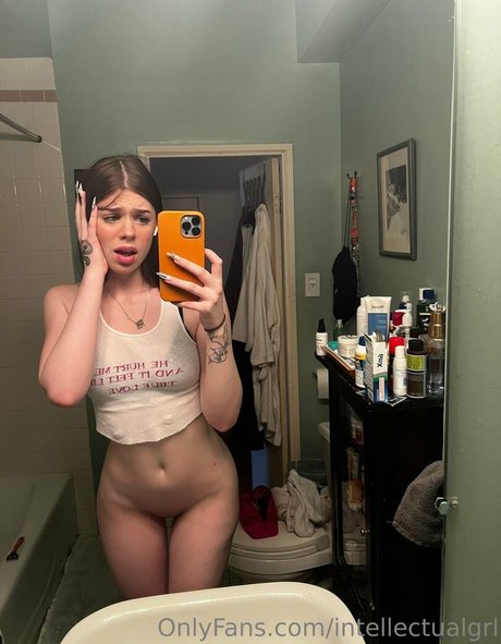intellectualgrl 独占スター 写真