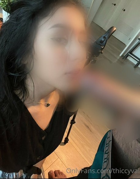 ThiccyVal ヌードモデル 画像