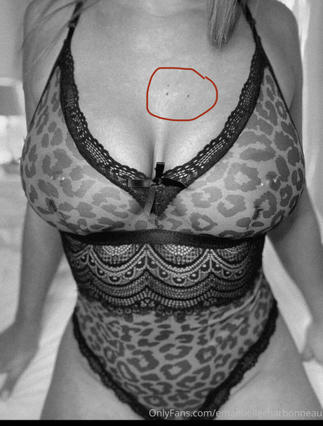 Emanuelle Charboneau セクシーモデル 写真