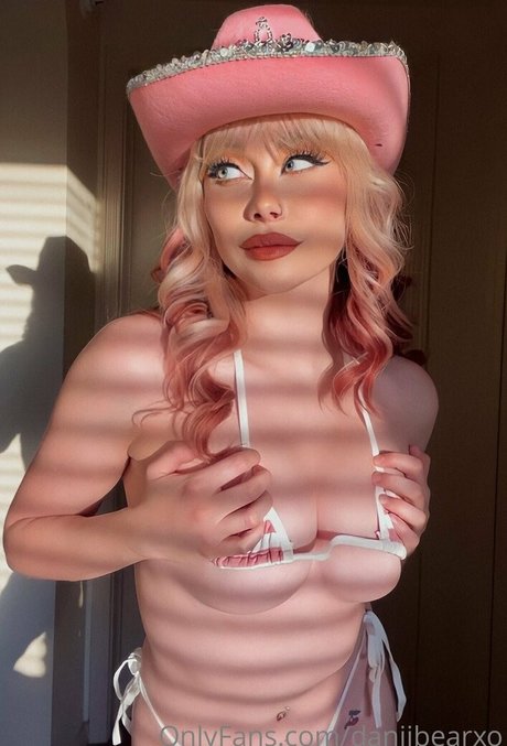 Danielle Pedroza セクシーモデル 画像