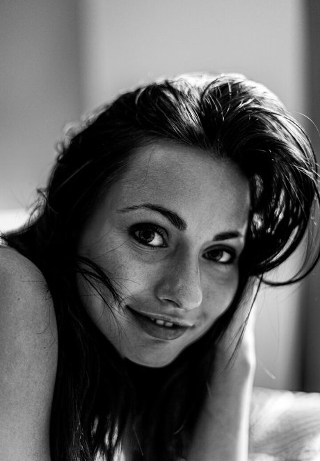 Michaela Isizzu 高品質のポルノスター 写真