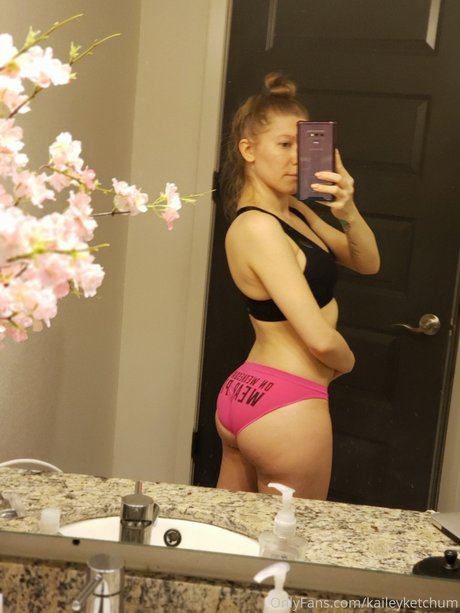 Kailey Ketchum  完璧なモデル 写真