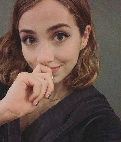 Emily Rudd ポルノスター ヌード アーカイブ