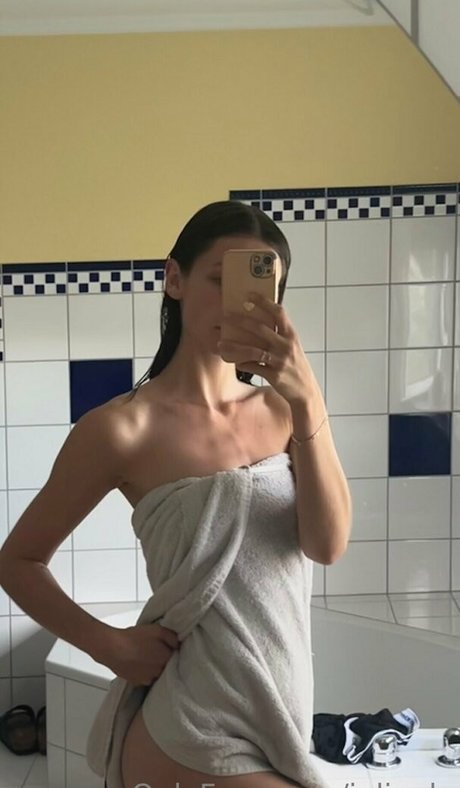 Julia Gauly ホットなスター 写真