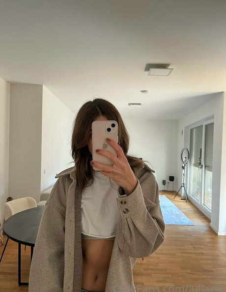 Julia Gauly アートスター 写真