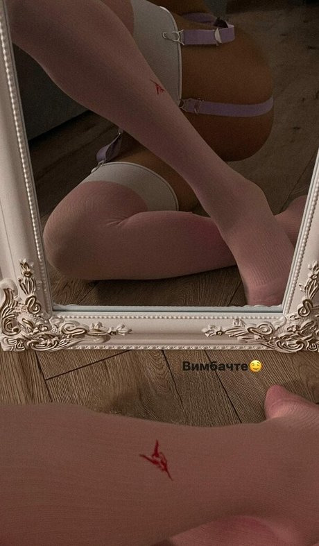 毛深い熟女オンリーファンズ ポルノ 画像