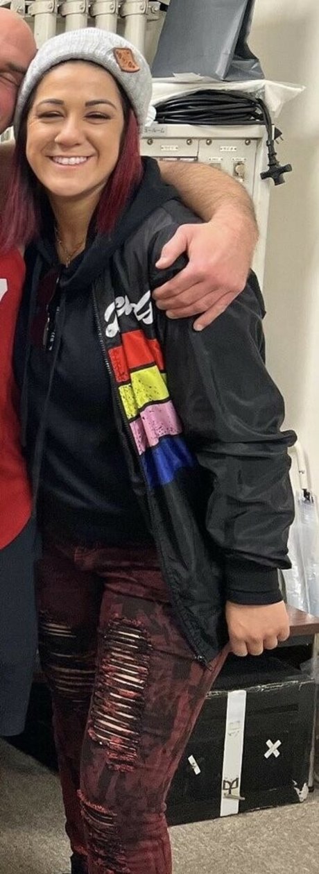 Bayley トップモデル 写真