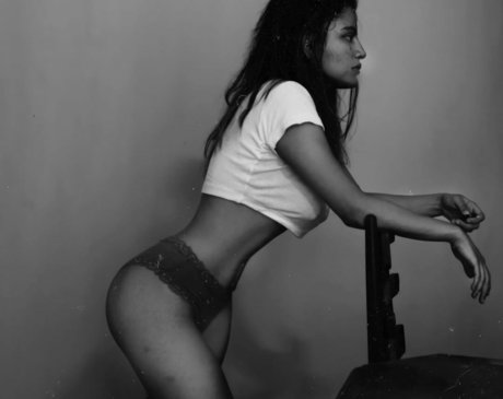 Swagata Sanyal かわいいポルノスター 写真