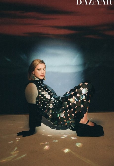 Lili Reinhart アートモデル 写真