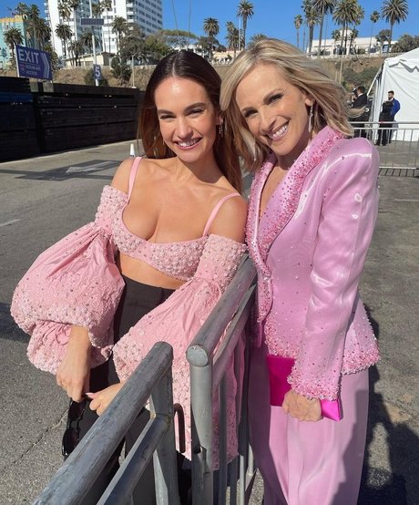 Lily James ヌード女優 画像