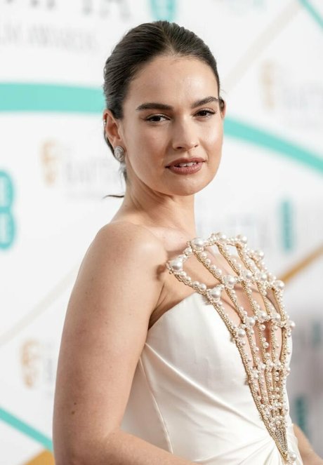 Lily James 最高のスター 画像