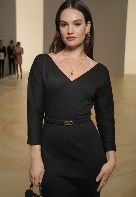 Lily James トップスター 写真