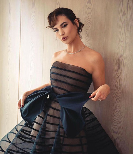 Lily James かわいいスター 写真