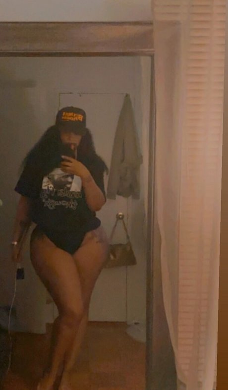 Nunu Nellz ホットなモデル 写真