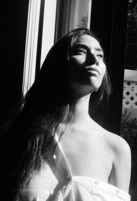 Desiree Flores ホットなポルノスター 写真