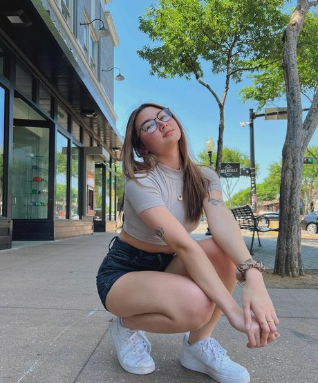 Leoniemontybtw ヌードのポルノスター 画像