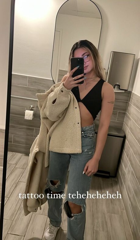 Leoniemontybtw top profile image