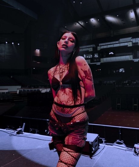 DeathbyRomy トップモデル 写真