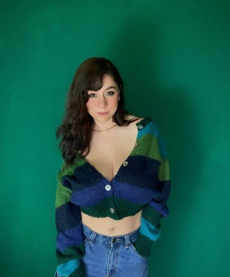 Josahandry lia エロティックなモデル 写真
