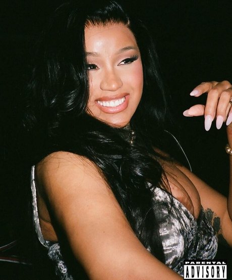Cardi B ポルノスター ヌード 写真