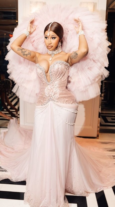 Cardi B top profile image