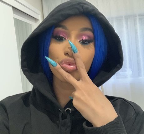 Cardi B ポルノモデル 画像