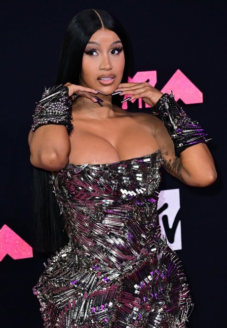 Cardi B アートスター 画像