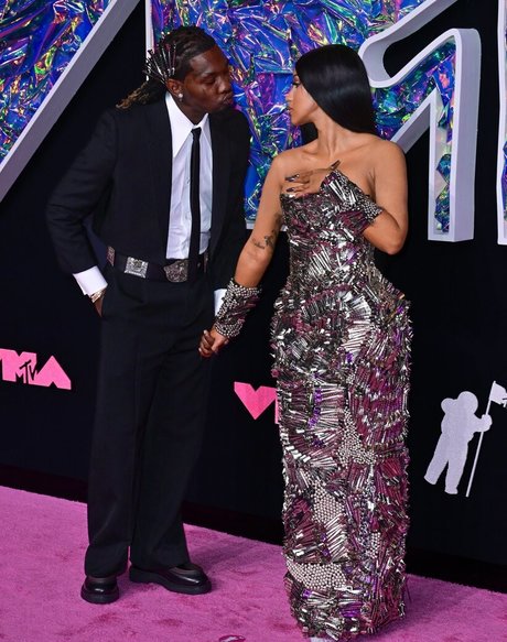 Cardi B ポルノ女優 写真