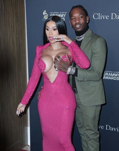 Cardi B ポルノモデル 画像