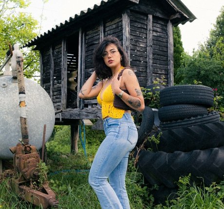 lapintoramarta エロティック女優 写真
