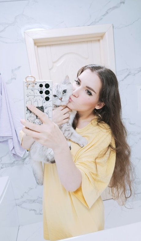 KittyKlaw ASMR アダルトスター 画像