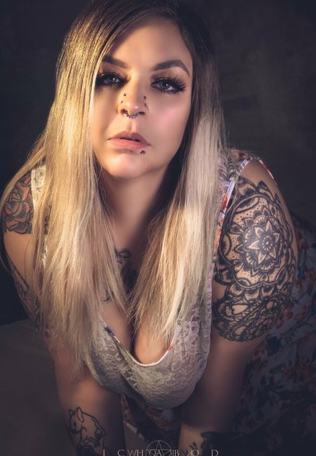 inkedshyvixen かわいいモデル ギャラリー