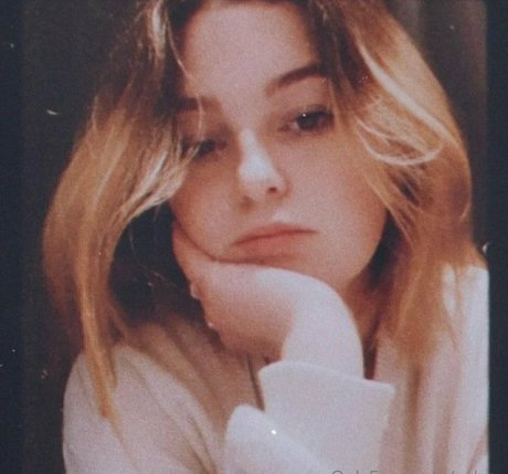 valya  スター 裸 写真