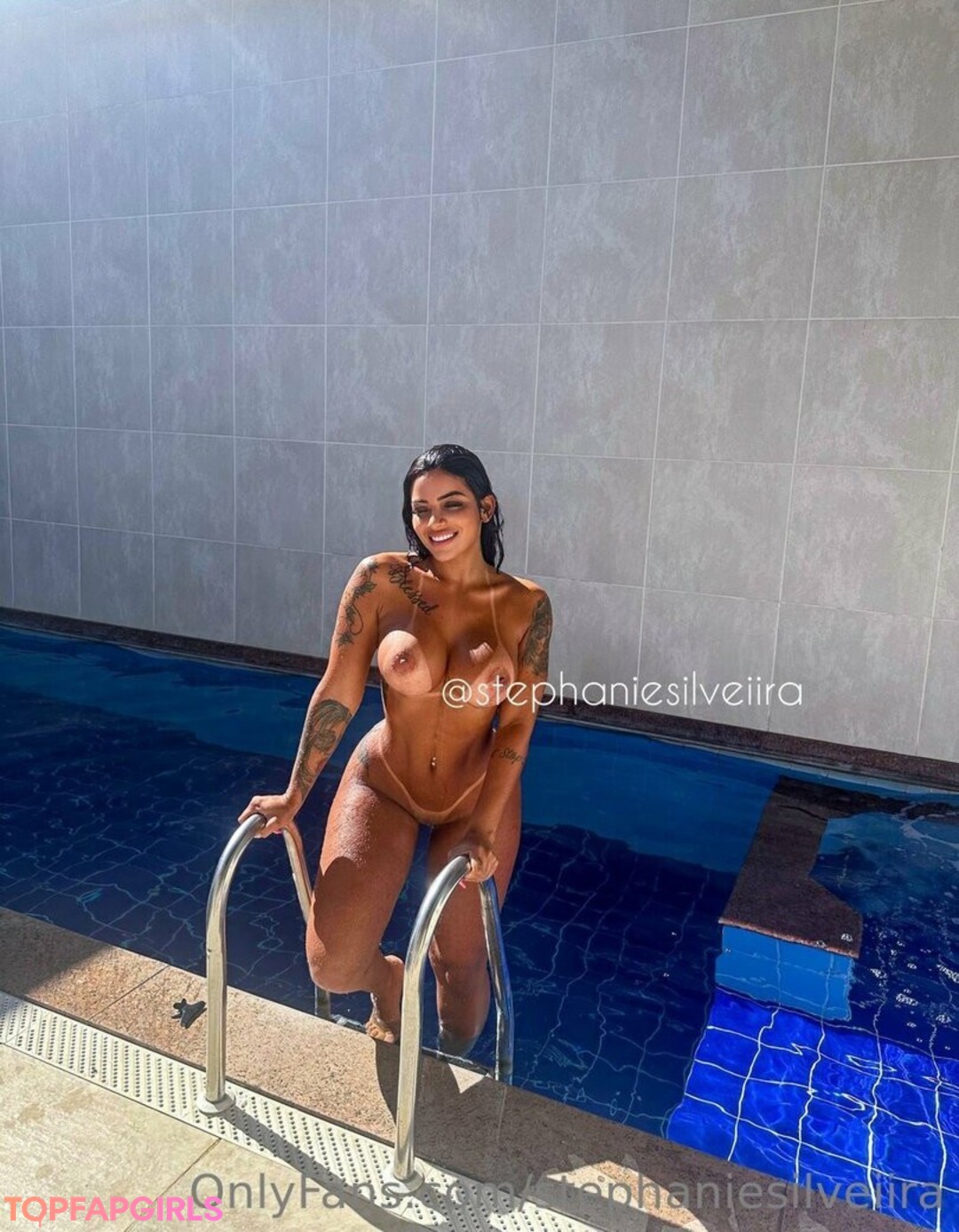 おっぱいを吸うOnlyFans ホット 画像