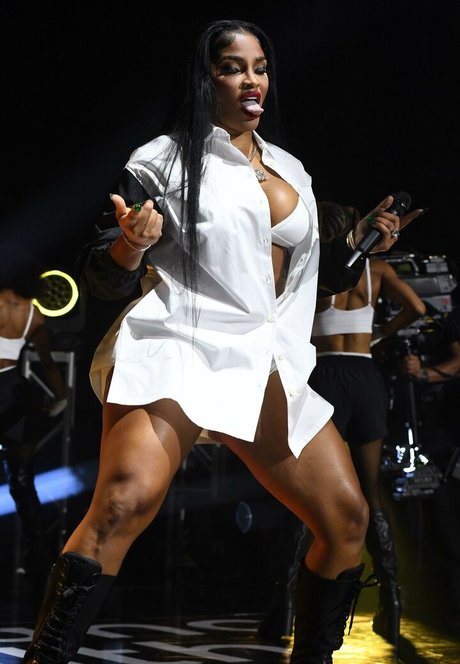 Joseline Hernandez アートスター 写真