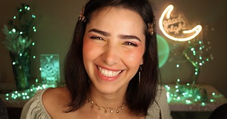 ASMR Glow ポルノスター ヌード 画像