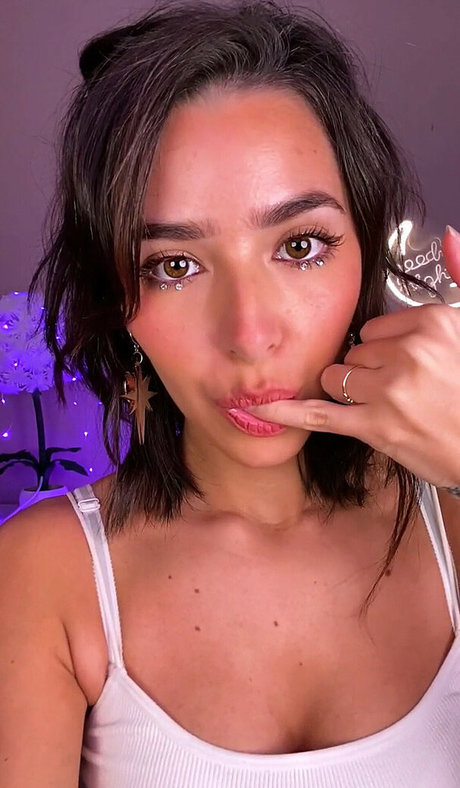 ASMR Glow セクシーなスター 写真
