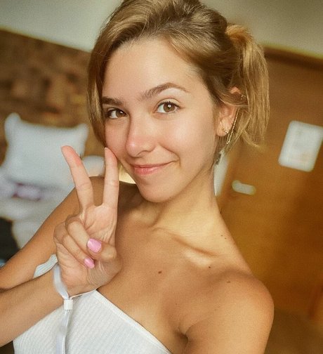 アジア人の指入れ OnlyFans セクシーxxx 写真
