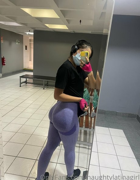 naughtylatinagirl ヌードモデル 画像