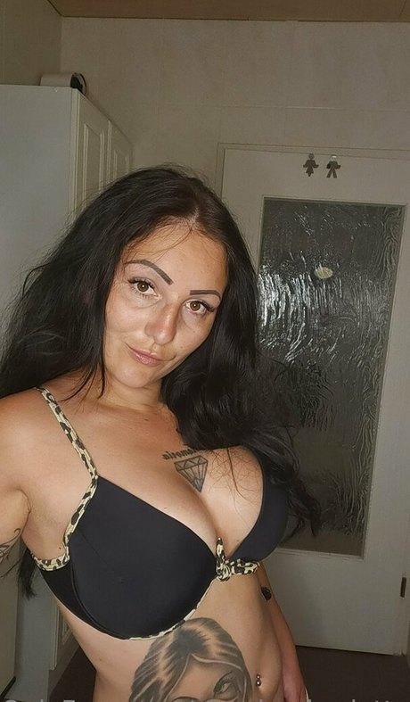 cheeky charlotte ポルノスター 可愛い 写真