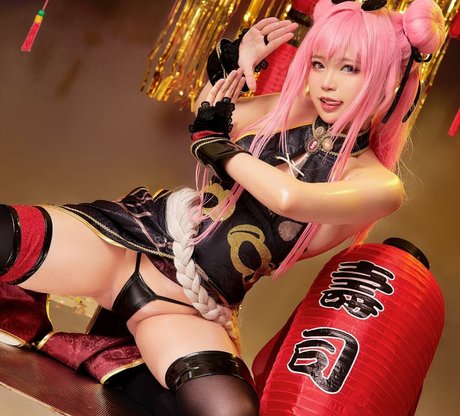 ZinieQ Cosplayer 裸モデル 写真