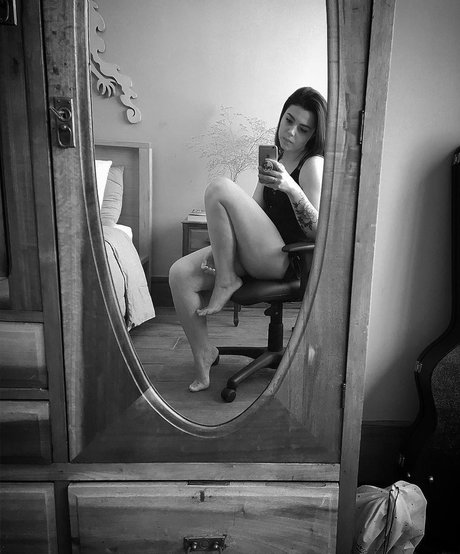 Violet Orlandi ポルノスター 無料 写真