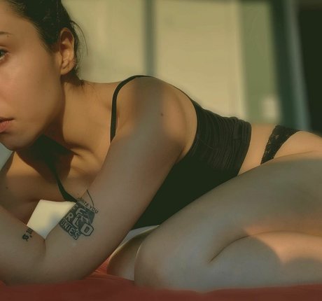 ニューハーフオンリーファン 無料 写真