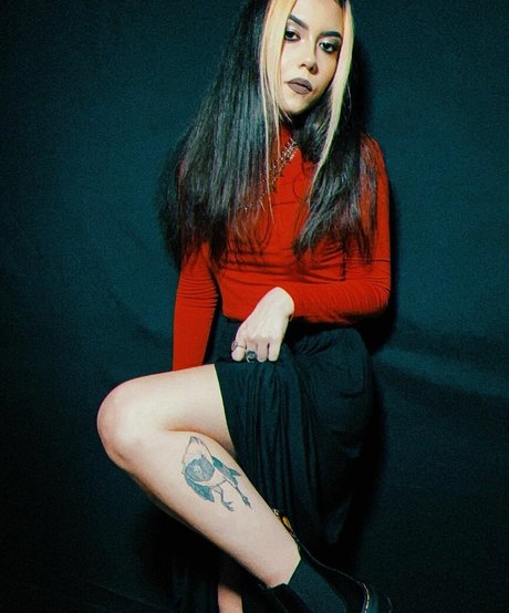 Violet Orlandi 無料のスター 写真