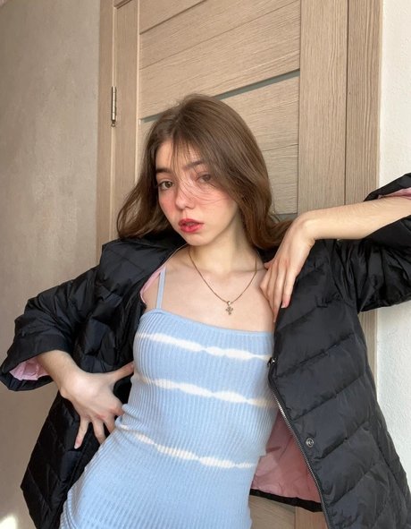 アジア人の指入れ OnlyFans 無料xxx 写真
