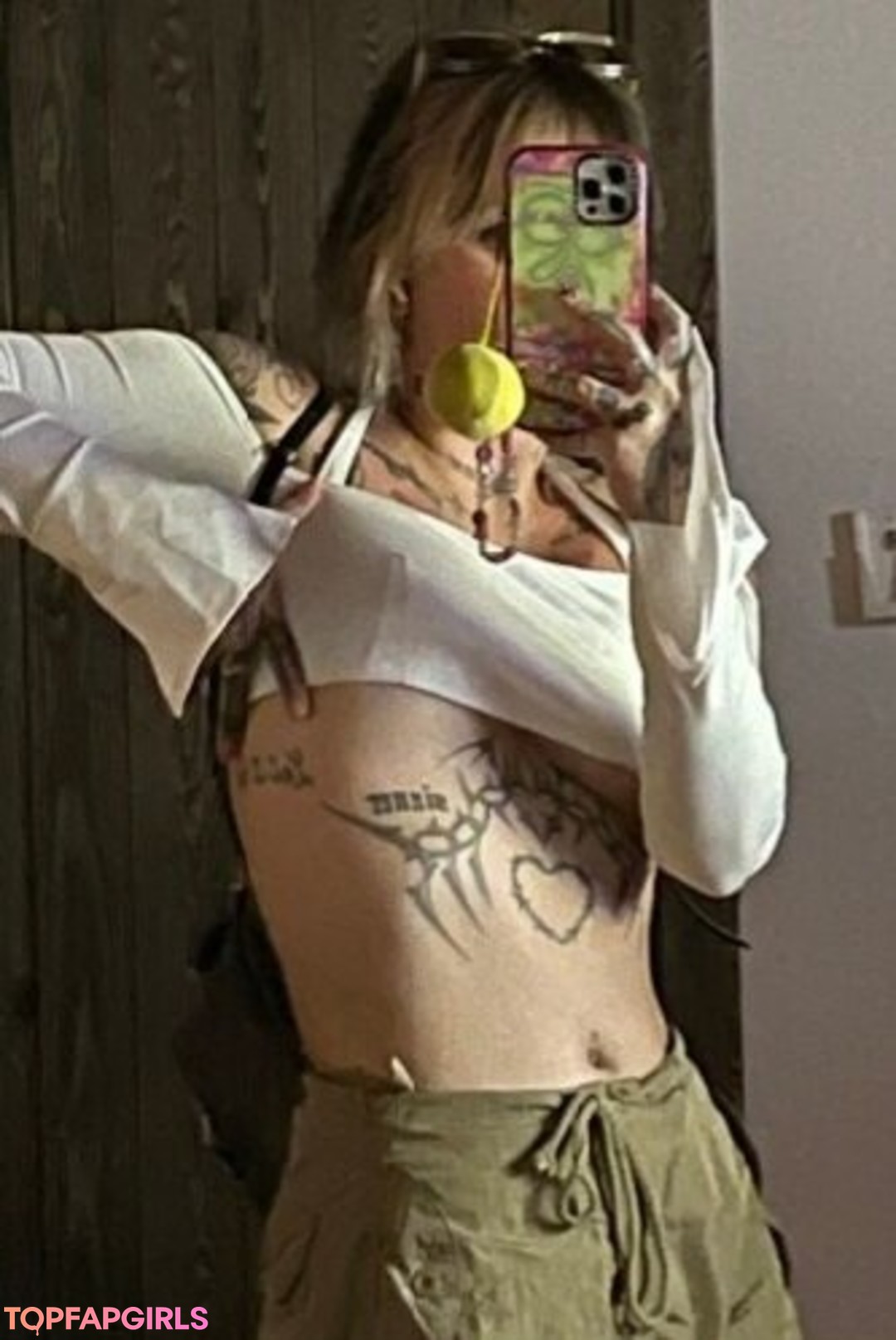 OnlyFansでチャット ポルノグラフィック 画像