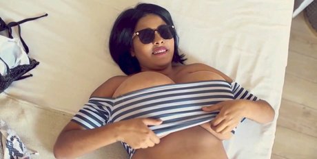 Bianka Bouyer セックススター アーカイブ