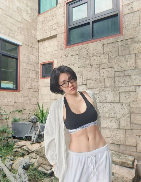 Poon Wrunya スター xxx 写真